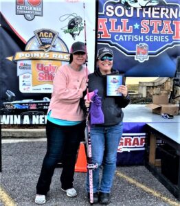 Jerri Roberts is shown here presenting a Lady Angler Award. The KatMama package came complete with a B’n’M Lady Elite rod rigged with an Ancient Mariner reel and a KatMama goodie bag. 