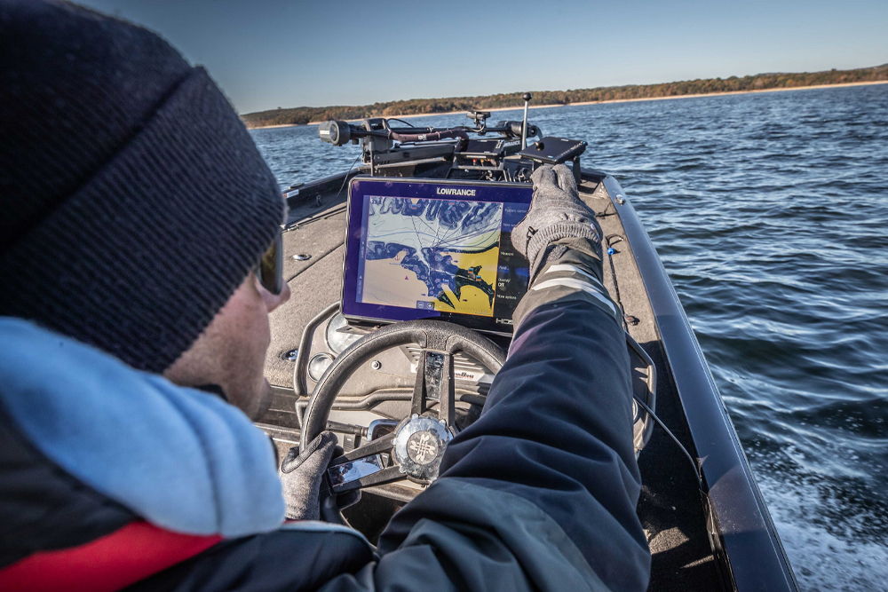 The new Lowrance Pro is capable of doing two simultaneous views at the same time on the same unit.