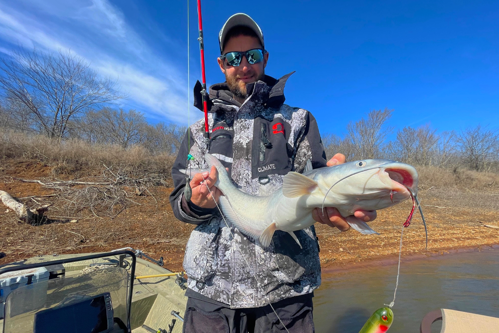 Guide Jordan Leer uses a colorful Demon Dragon line floater to keep his hook baited with cut shad off the bottom where it is more visible to hungry blue catfish.