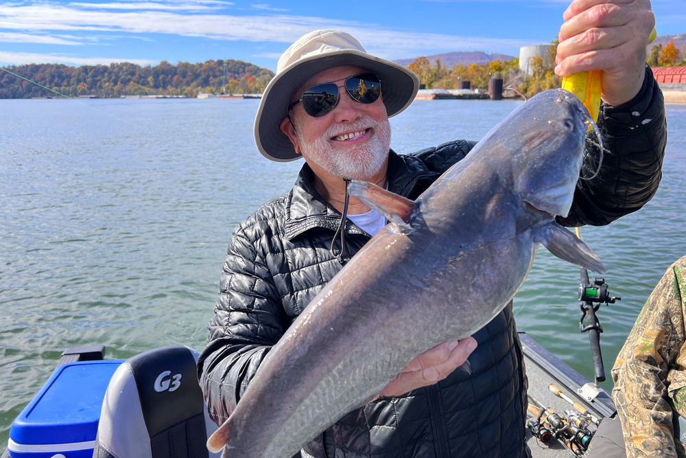 Fishing With a Legend - Catfish Now