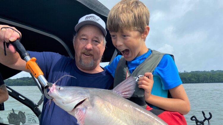 Fishing, catfishing, kids, fishing, kids, nonprofit, fishing tips, education, fishing, CPR, youth fishing, conservation, selective harvest, USSA, Sheryl Ridenour, Larry Muse, Joyce Muse, Donnie Fountain, Lonnie Fountain, Child Wish, Tennessee