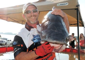 Carl Morris Jr and Rob Parsons lead King Kat in Henderson after day one