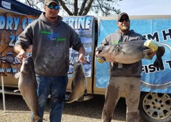 Robertson and Hall win HOLD’em HOOK Catfish Trail event