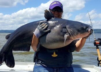 Catfish Basics #021 – Head Hooking – Cindy Herndon