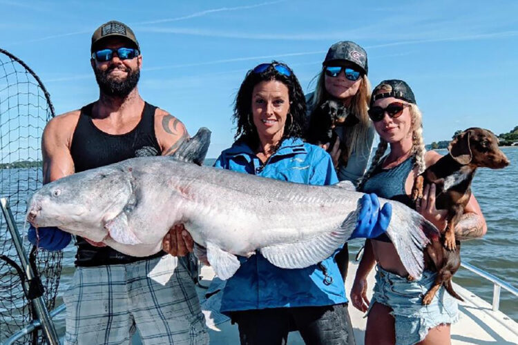 Samantha’s Gay (Center) was hosted by Capt. Thomas Mallory and Snookie Risch. Accompanying them was Becca Mick (2nd row).