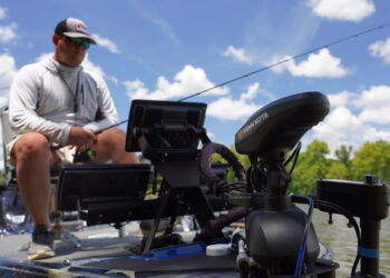 Multiple sonar units on fishing boats require maximum power and heavy gauge wiring. | Upgrading your boat wiring system