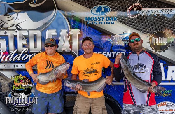 intermediate, catfish, catfishing, blue cat, channel cat, flathead, SeaArk Boats, Twisted Cat Outdoors, Alex Nagy, Tom Stolze, Liz Nagy, Mississippi River, Nathan Moore, Steve Moore, Luke Frericks, Justin Schoonover, Kevin Rechkemmer, Mike Kuehl, Kassi Kuehl, Aaron Jarrell, Timmy Otto, Tripp Sutcliffe, Nathan Dahlstrom, Jesse Ryan, Tyson Emery