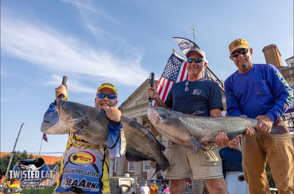 intermediate, catfish, catfishing, blue cat, channel cat, flathead, SeaArk Boats, Twisted Cat Outdoors, Alex Nagy, Tom Stolze, Liz Nagy, Mississippi River, Hunter Jones, Chris Stout, Bill Dance, Aaron Jarrell, Joe Lunsford, Vance Goff, Larry Muse, Dino Meadors, Fran Meadors, Jason Masingale, David Coughlin, David Wooley, Randy Welcher, Nathan Blint 